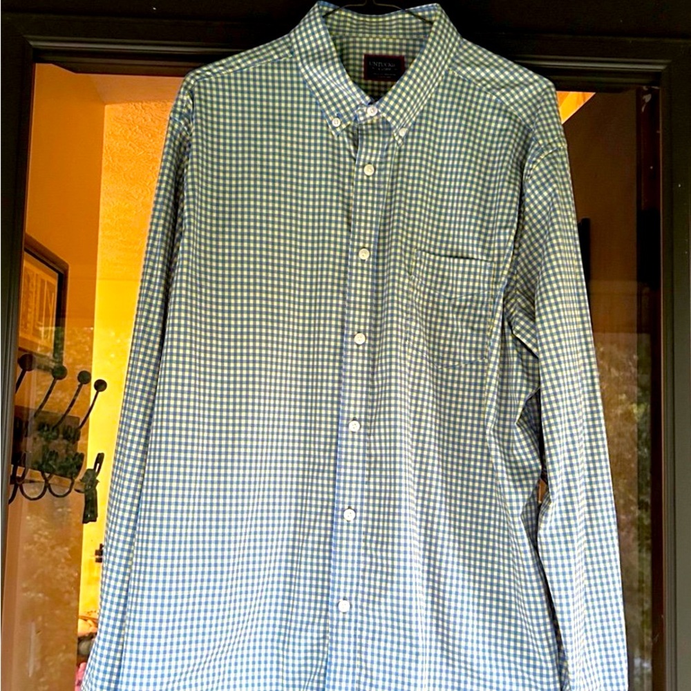 UNTUCKit shirt size Xl. Shirt is in excellent condition